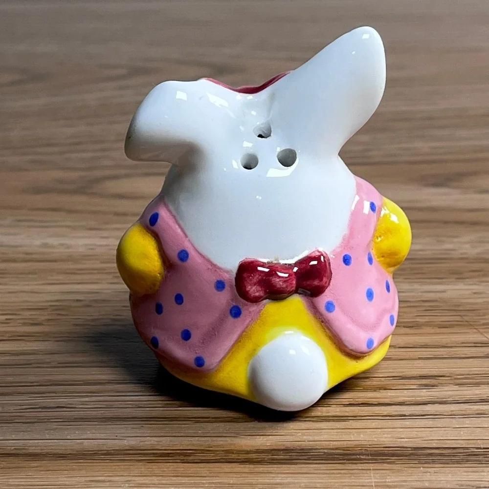 VTG Chubby Bunny Salt Shaker‎ Ceramic Pink Polka Dot Easter Cottage Decor